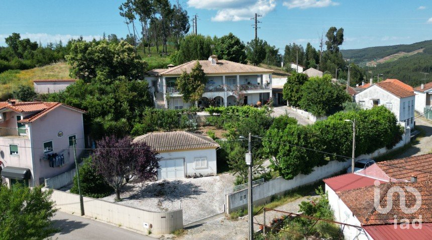 Casa de aldeia T5 em Castanheira de Pêra e Coentral de 381 m²