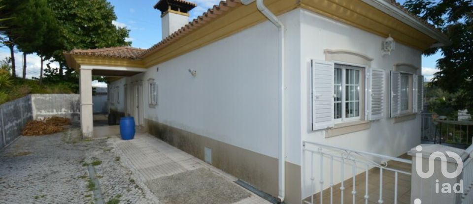 Maison de village T5 à Castanheira de Pêra e Coentral de 381 m²