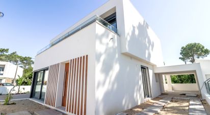 House T4 in Charneca De Caparica E Sobreda of 181 m²