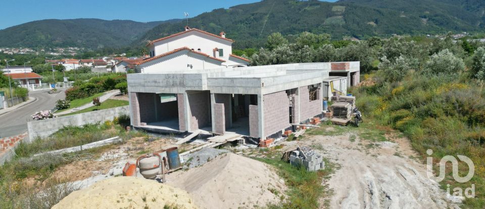 Building land in Miranda do Corvo of 1,305 m²