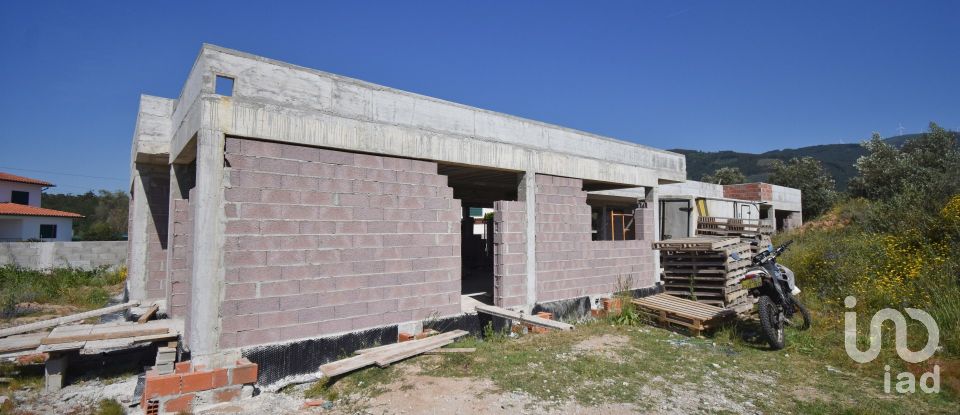 Terrain à bâtir à Miranda do Corvo de 1 305 m²