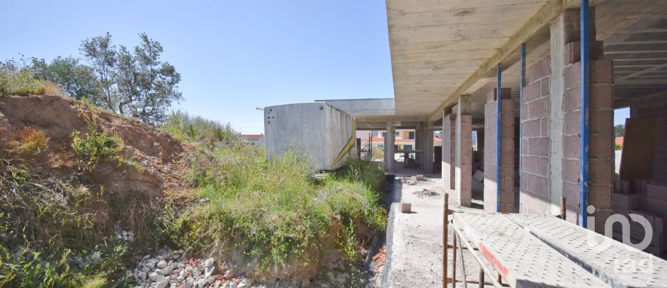 Building land in Miranda do Corvo of 1,305 m²