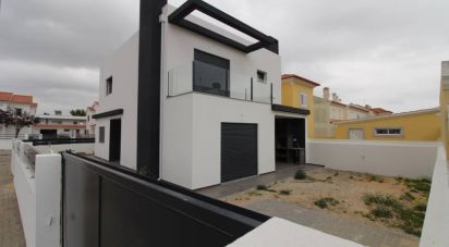 Casa T3 em Azeitão (São Lourenço e São Simão) de 126 m²