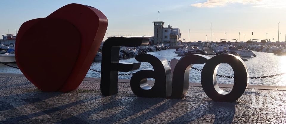 Maison de ville T2 à Faro (Sé e São Pedro) de 100 m²