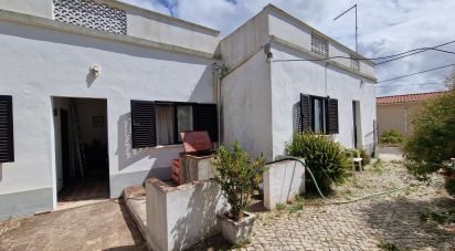 Casa tradicional T2 em Santa Bárbara de Nexe de 106 m²