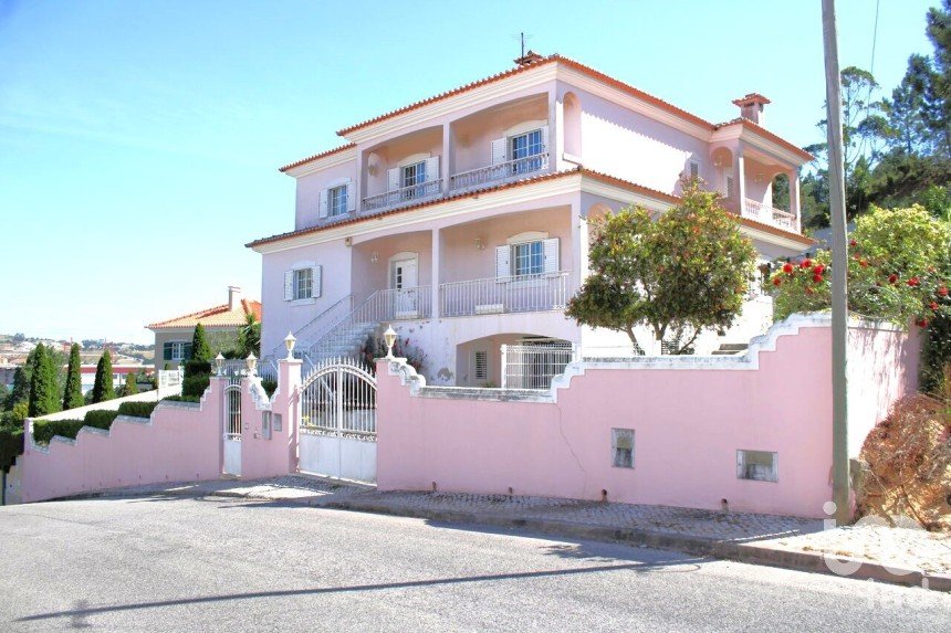 Casa / Villa T5 em Venda do Pinheiro e Santo Estêvão das Galés de 294 m²