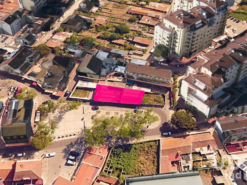 Terrain à bâtir à São Domingos De Benfica de 275 m²
