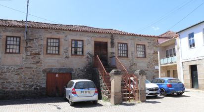 Casa tradicional T3 em Louredo e Fornelos de 307 m²