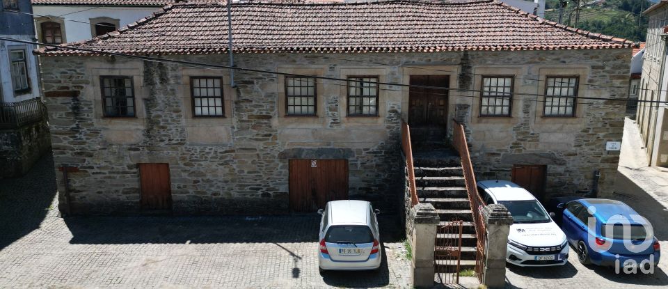 Casa tradicional T3 em Louredo e Fornelos de 307 m²