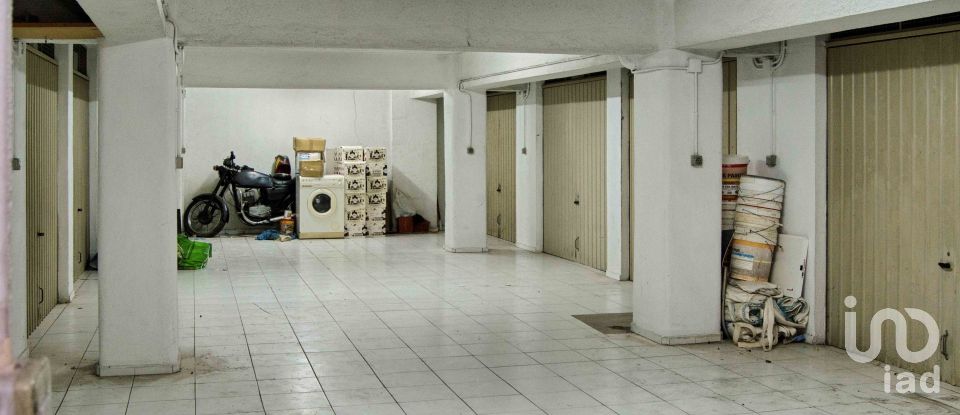 Parking/garage/box à Queluz e Belas de 14 m²