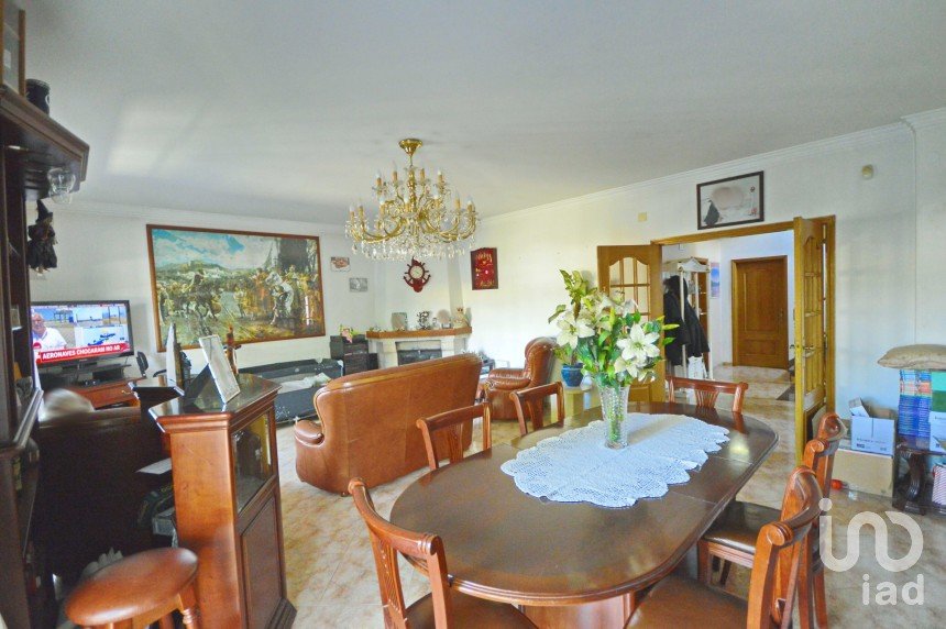 Lodge T5 in Charneca De Caparica E Sobreda of 290 m²