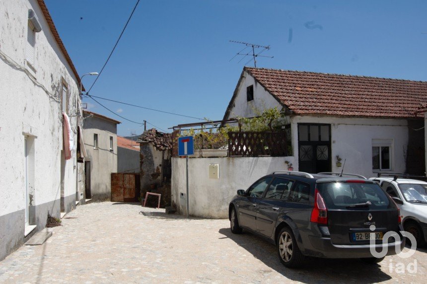 Casa T3 em Castanheira de Pêra e Coentral de 74 m²
