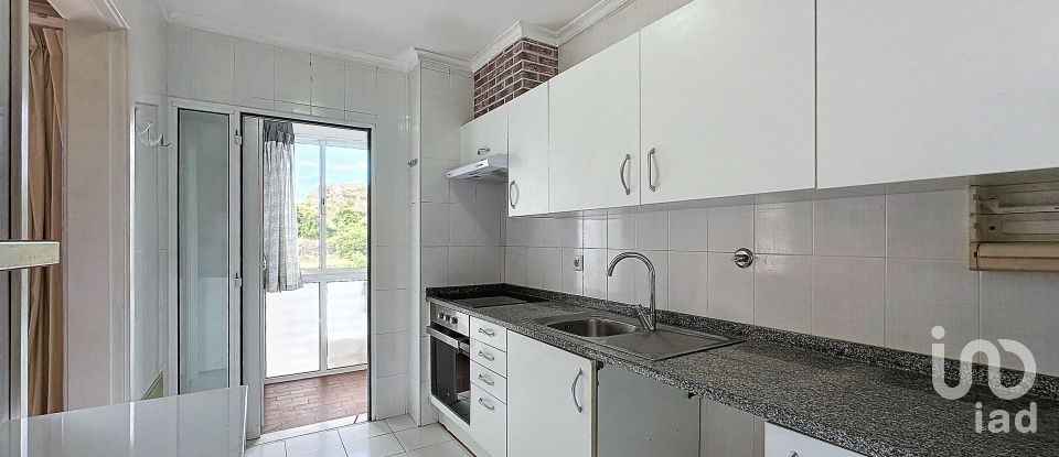 Apartment T2 in Caniço of 107 m²