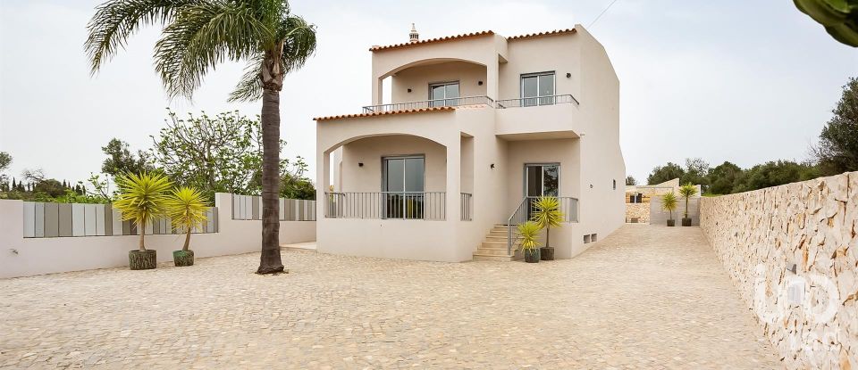 House T4 in Quarteira of 296 m²