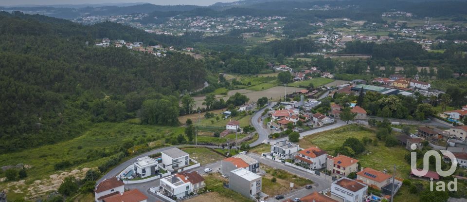 Terreno em Priscos de 180 m²