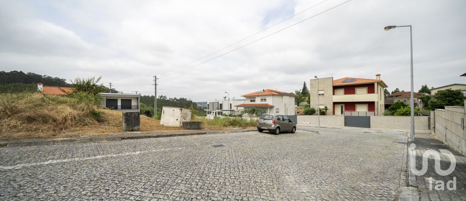 Terreno em Priscos de 180 m²