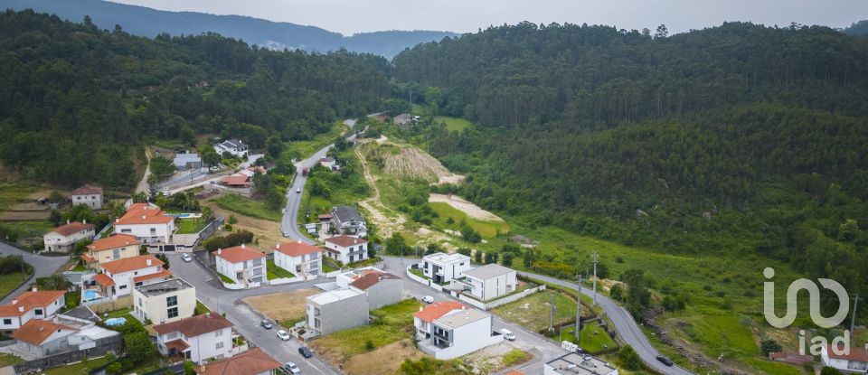 Terreno em Priscos de 180 m²