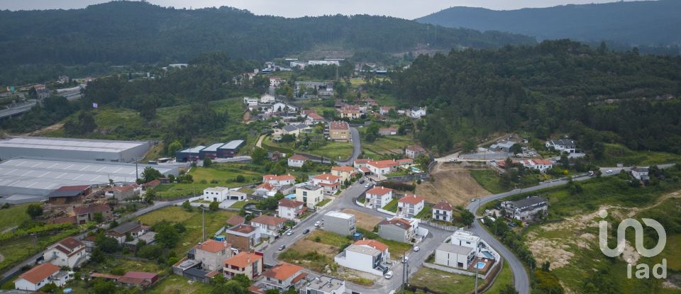 Terreno em Priscos de 180 m²