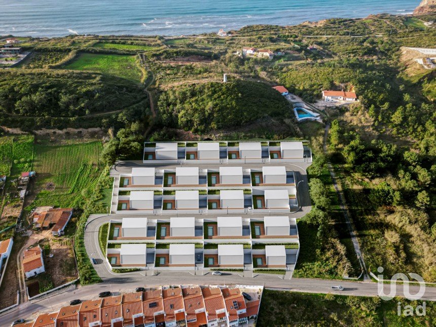 Building land in São Martinho do Porto of 22,184 m²