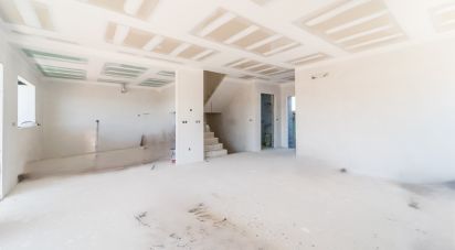 Maison T4 à Charneca De Caparica E Sobreda de 171 m²