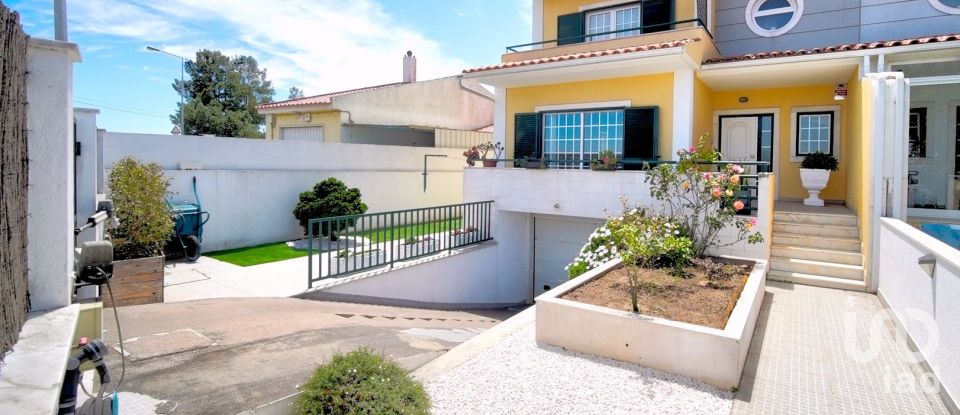 Casa T4 em São Domingos de Rana de 337 m²