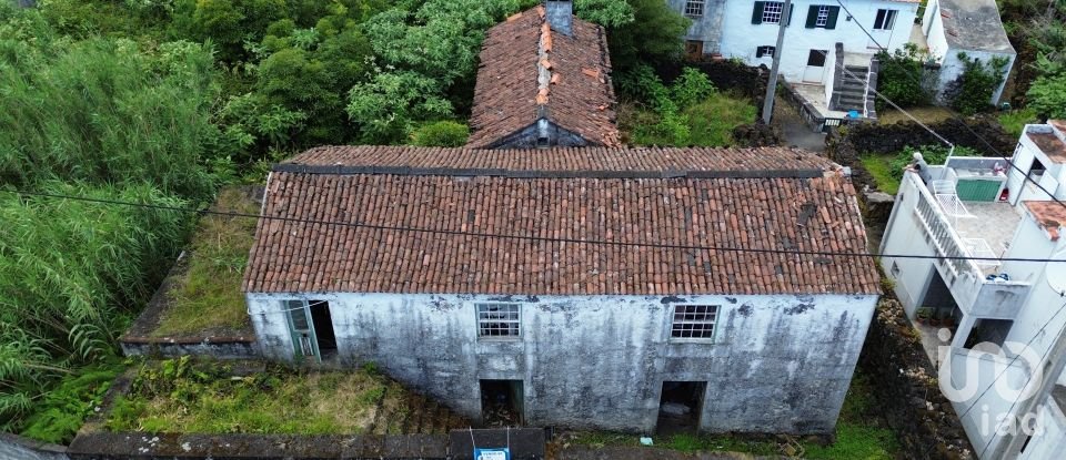 Maison traditionnelle T3 à Ribeiras de 207 m²