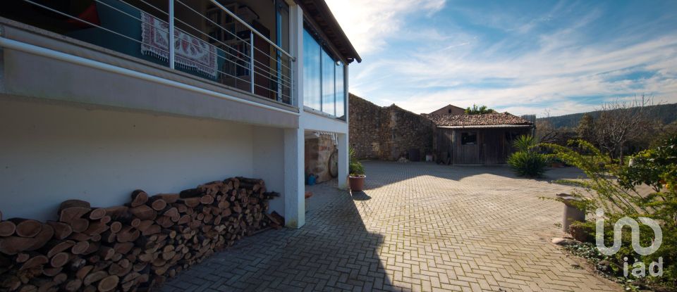Maison de village T2 à Vila Nova do Ceira de 67 m²