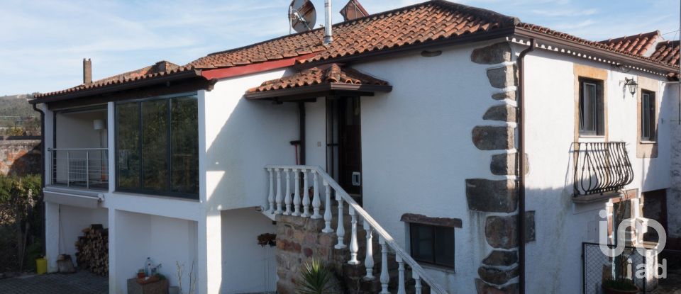 Maison de village T2 à Vila Nova do Ceira de 67 m²