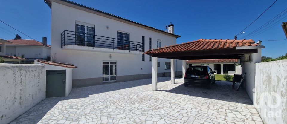 Lodge T3 in Santa Marta de Portuzelo of 233 m²