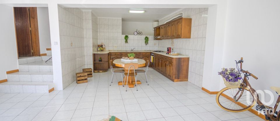 Casa T4 em Mões de 197 m²