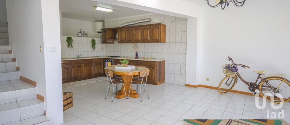 Casa T4 em Mões de 197 m²