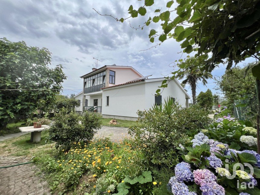 Casa T4 em Oliveira de Frades, Souto de Lafões e Sejães de 284 m²