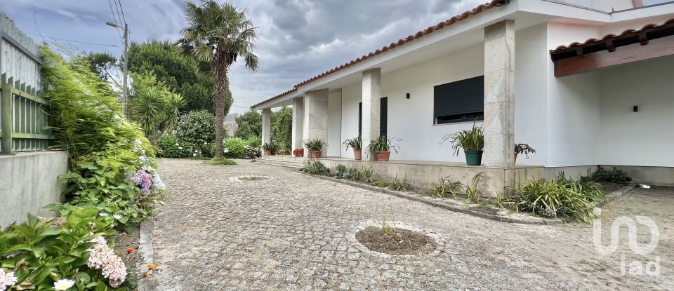 Casa T4 em Oliveira de Frades, Souto de Lafões e Sejães de 284 m²