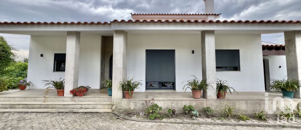 Casa T4 em Oliveira de Frades, Souto de Lafões e Sejães de 284 m²