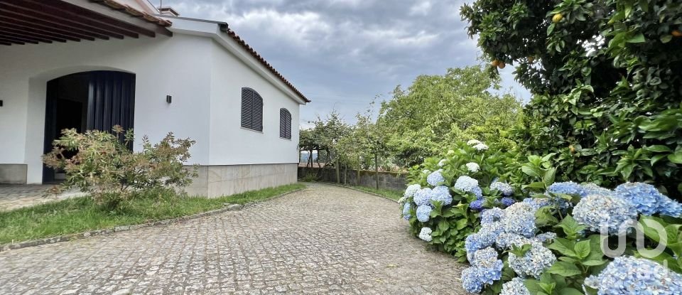 Casa T4 em Oliveira de Frades, Souto de Lafões e Sejães de 284 m²