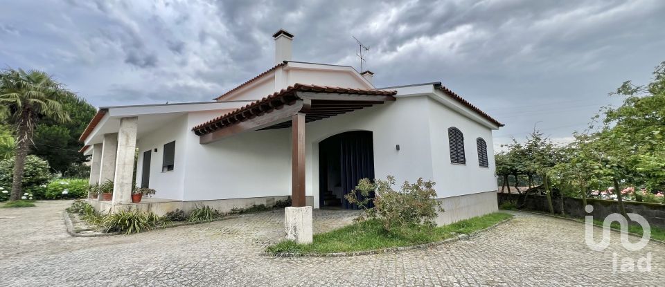 Casa T4 em Oliveira de Frades, Souto de Lafões e Sejães de 284 m²