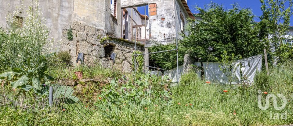 Casa T2 em Santa Comba Dão e Couto do Mosteiro de 115 m²