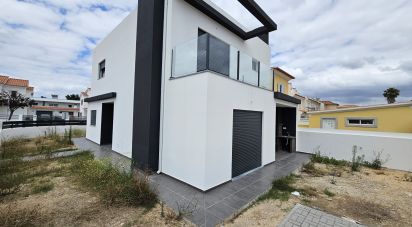 Casa T3 em Azeitão (São Lourenço e São Simão) de 126 m²