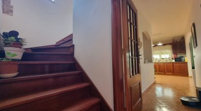 Maison traditionnelle T3 à Miragaia e Marteleira de 181 m²