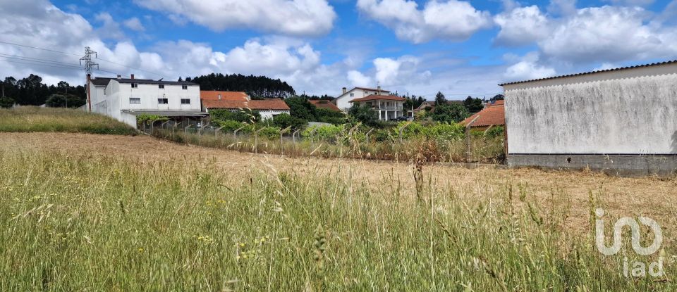 Land in Batalha of 1,047 m²