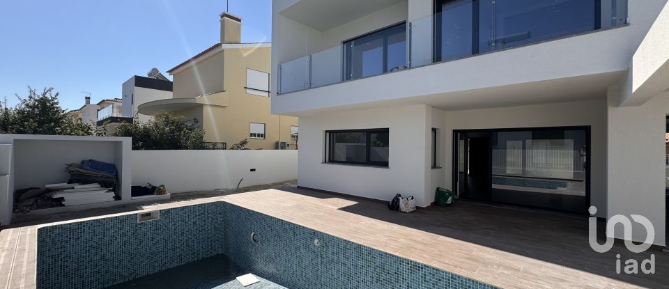 Casa T4 em Corroios de 142 m²