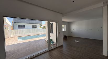 Casa T4 em Corroios de 142 m²