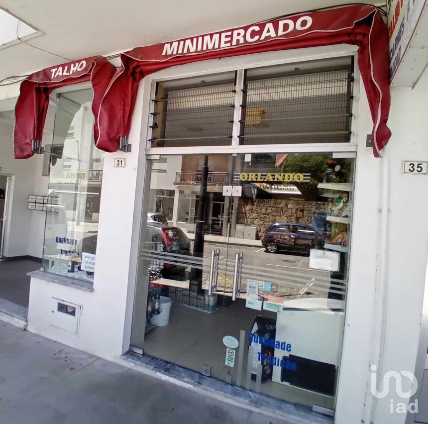 Shop / premises commercial in Vila e Roussas of 75 m²