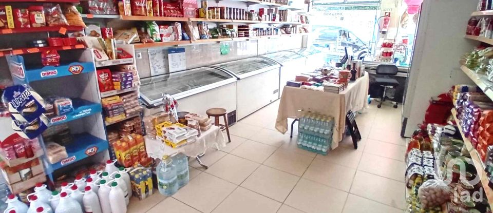 Loja / Estabelecimento Comercial em Vila e Roussas de 75 m²