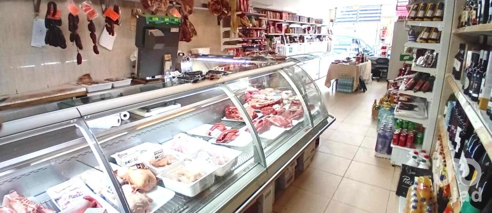 Shop / premises commercial in Vila e Roussas of 75 m²