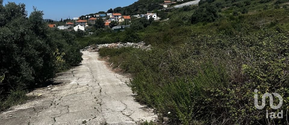 Terreno em Santo António dos Cavaleiros e Frielas de 32 000 m²