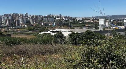 Terreno em Santo António dos Cavaleiros e Frielas de 32 000 m²