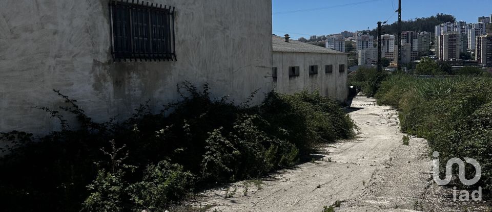 Terrain à Santo António dos Cavaleiros e Frielas de 32 000 m²