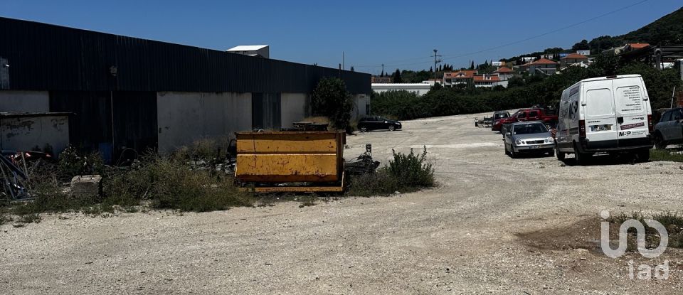 Terreno em Santo António dos Cavaleiros e Frielas de 32 000 m²