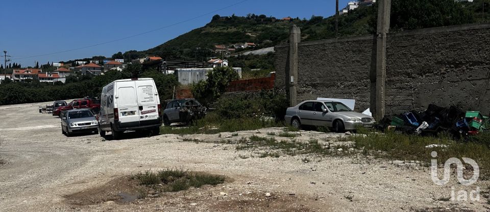 Terreno em Santo António dos Cavaleiros e Frielas de 32 000 m²